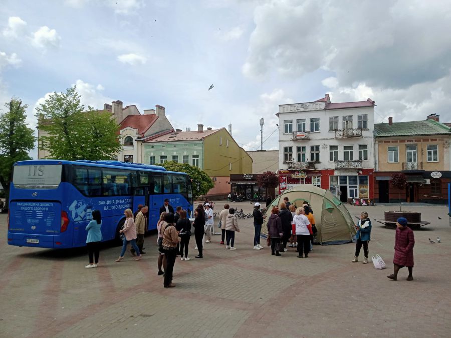 «День здоров’я» триватиме на площі Героїв до 16.00. Фото: Наталія Лівшиц