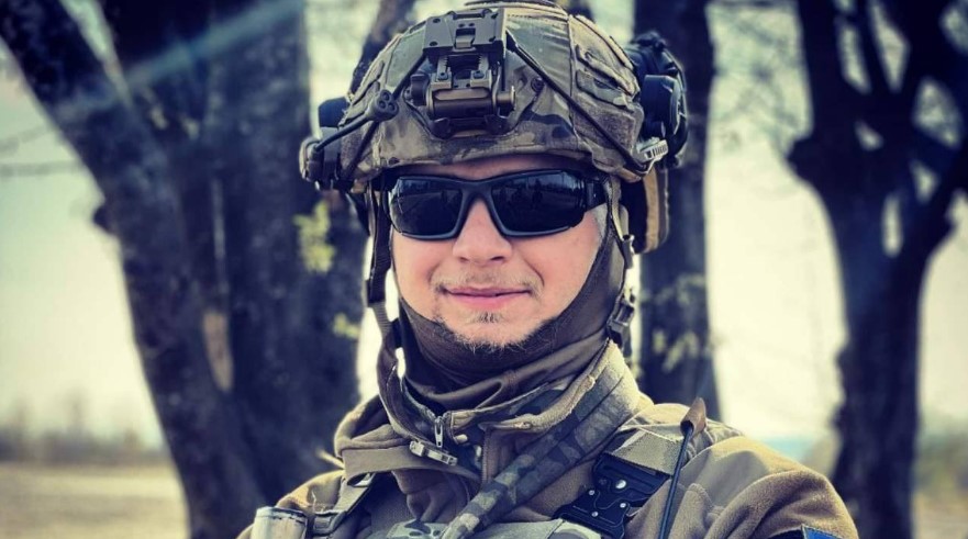 Наразі Андрій Даньо у Києві. Вночі коло нього мама, удень – дівчина.