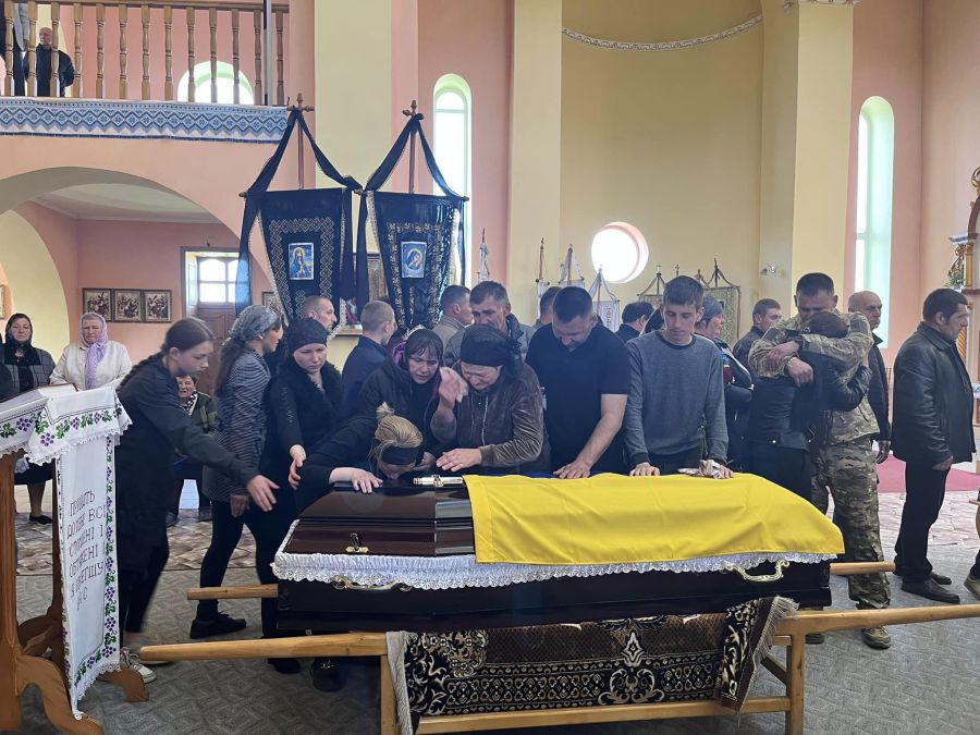 У неділю, 14 травня, Войнилівська громада прощалася з військовим Володимиром Яланським. Вічна пам'ять Герою!