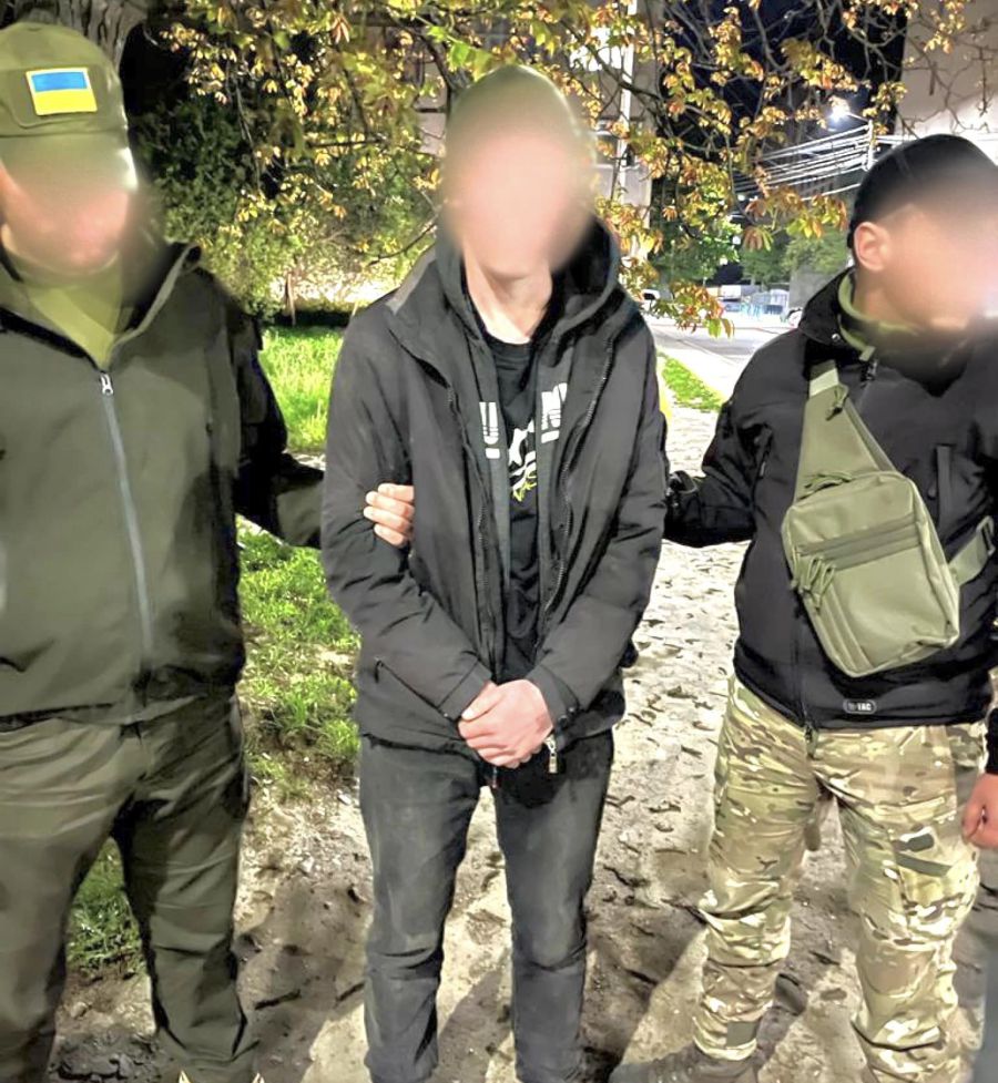  Саме під час передачі коштів чоловіка затримали правоохоронці.
