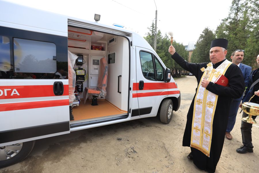 Автомобілі "швидкої допомоги" поїхали в громади області