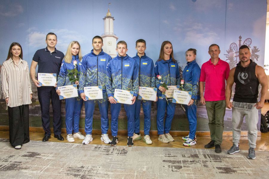 Спортсмени Івано-Франківська прославляють Україну
