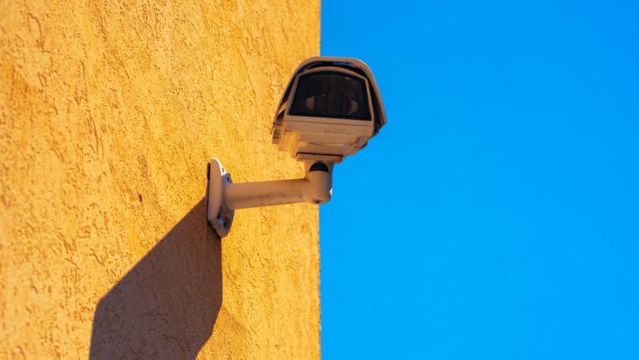 Інформацію з камер ворог може отримувати з онлайн-трансляції через стрімінгові платформи або через хакерський «злам».