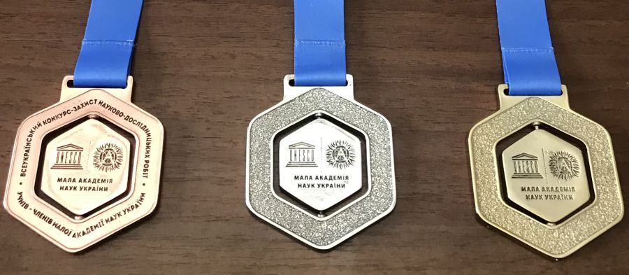 Ілюстроване фото. Калушанки перемогли у фіналі Всеукраїнського конкурсу науково-дослідницьких робіт МАН