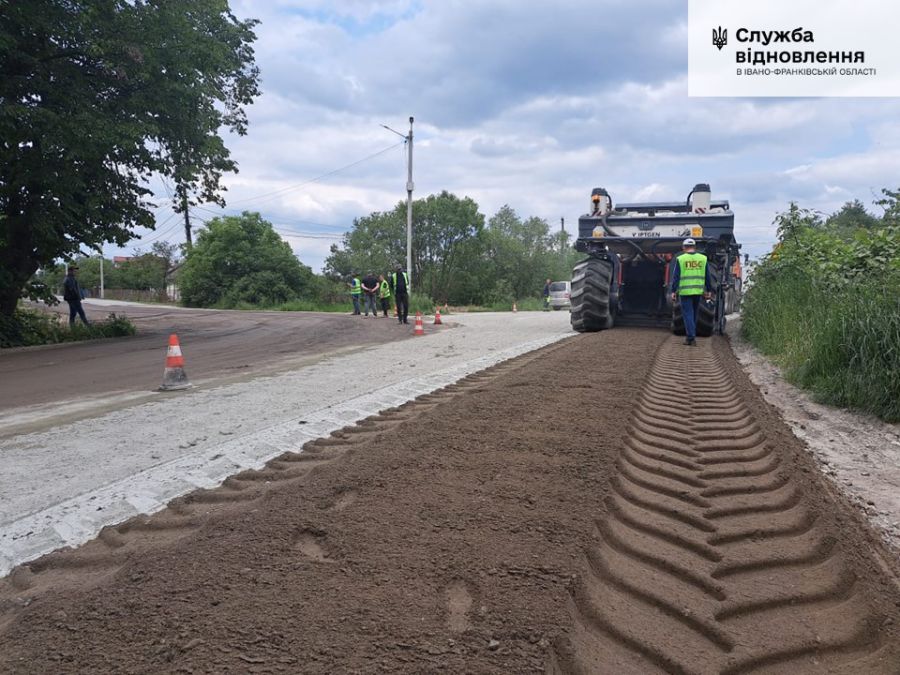 На дорогу мають нанести дорожню розмітку.