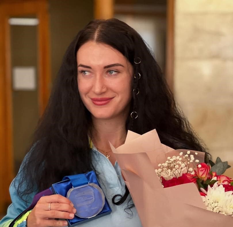 Спортсменка займається спортивною ходьбою 10 років