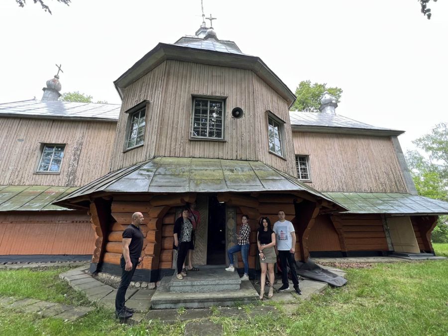 Церква пережила численні епохи і нині потребує догляду і реставрації