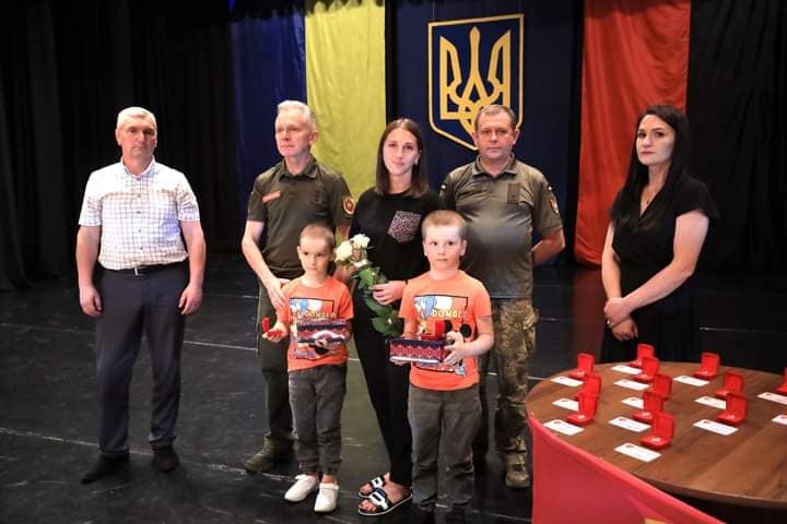 Кулони також були вручені і в інших куточках України