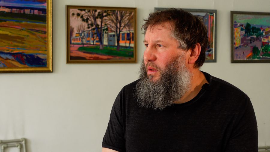 Виставка Володимира Безрукого триватиме до 18 червня. Фото: Скрін з відео "Вікон" і міська рада