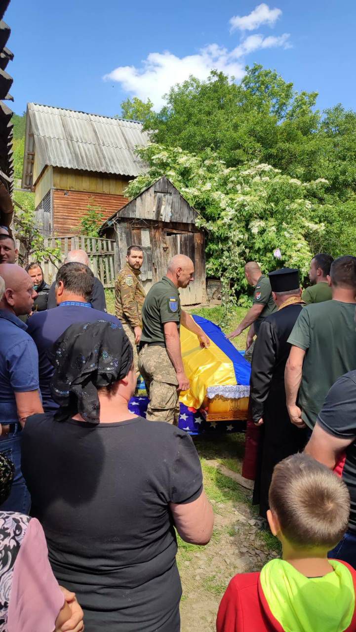 Поховають бійця в рідному селі Чорний Потік. Вічна слава Герою і співчуття рідним!