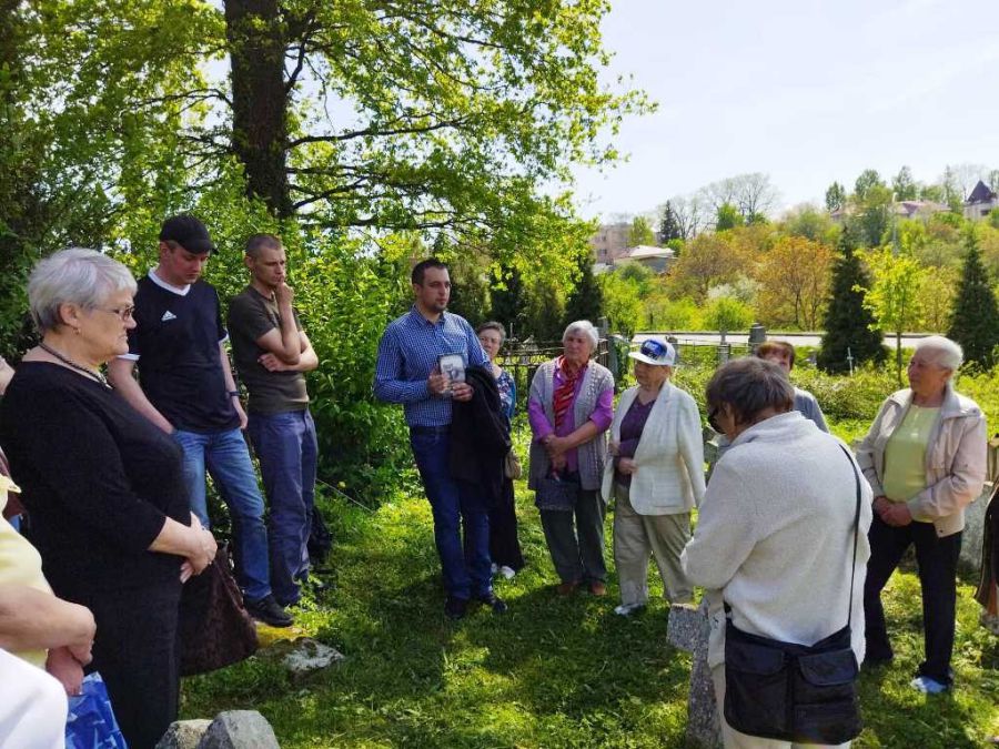 Екскурсії будуть тривати до кінця місяця.