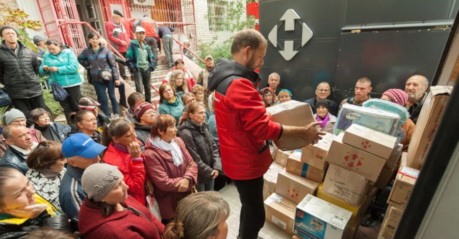 Ілюстроване фото. На сьогодні отримано по 200 кг продуктів, ліків, одягу та побутової хімії на людину