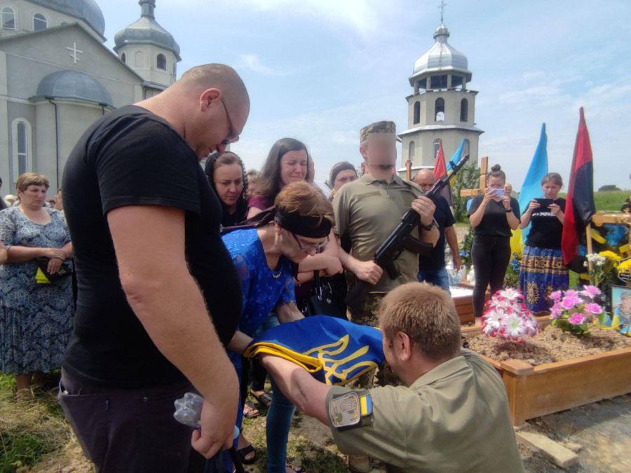 За рішенням родини калушанина поховали в селі Перевозець Войнилівської громади