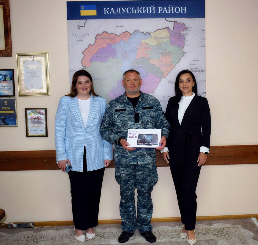 Підприємці-волонтери допомогли придбати речі для військових.