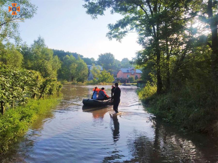 9 липня рятувальники відкачали 8,5 тис. метрів куб. води
