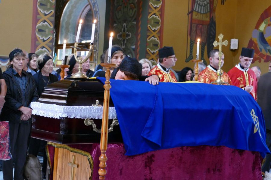 Похоронили Героя у рідному селі — Станькова