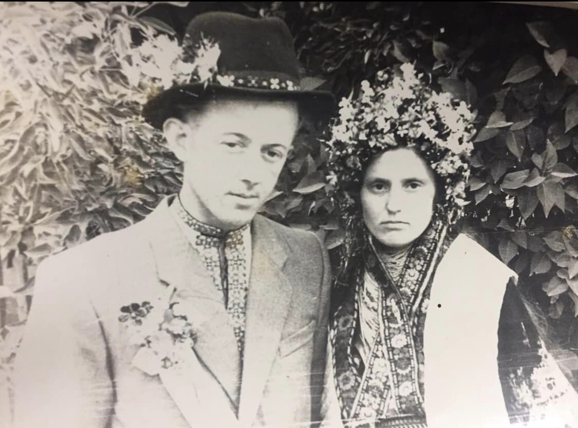 Марія Майданська зі своїм чоловіком Василем і її перший вінок