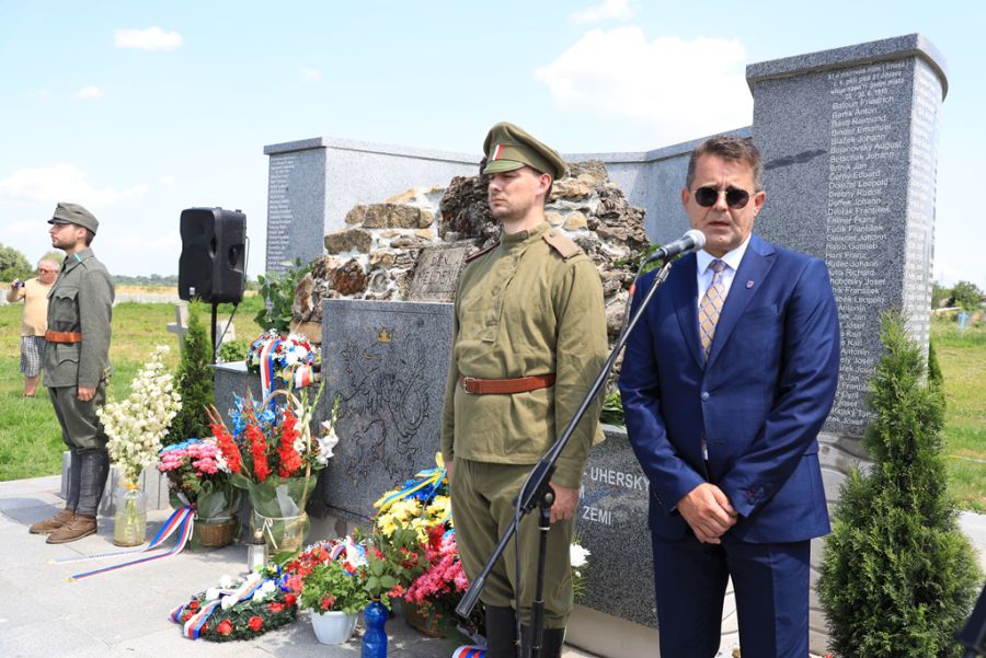 Пам'ятник постав за фінансової підтримки Департаменту у справах ветеранів війни Міноборони Чеської Республіки