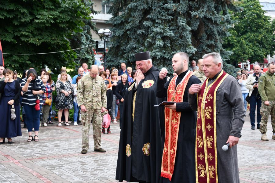 Сумуємо разом із Вами, низько схиляємо голови у скорботі.