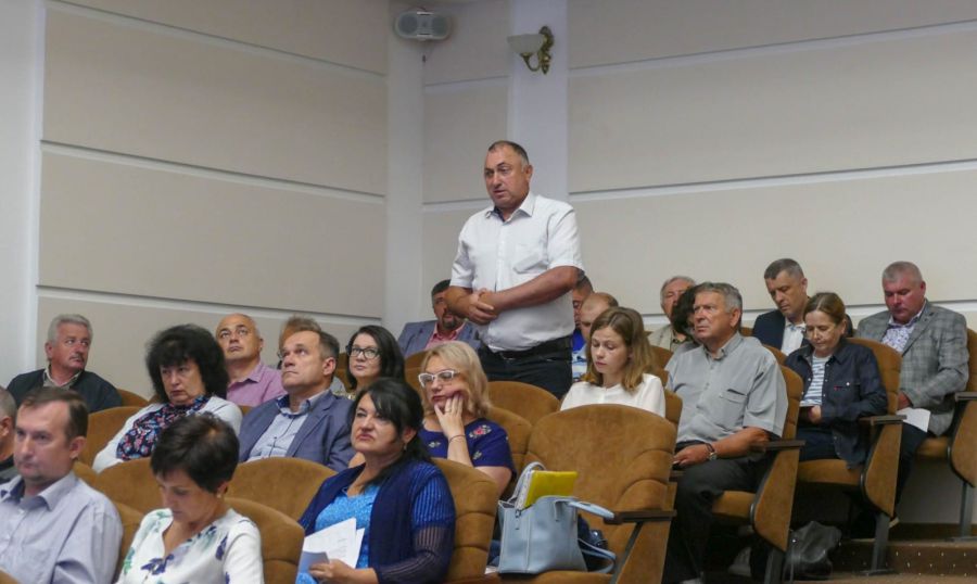 На сесії виступив ветеран бойових дій Олег Климишин. Фото: Калуська міська рада