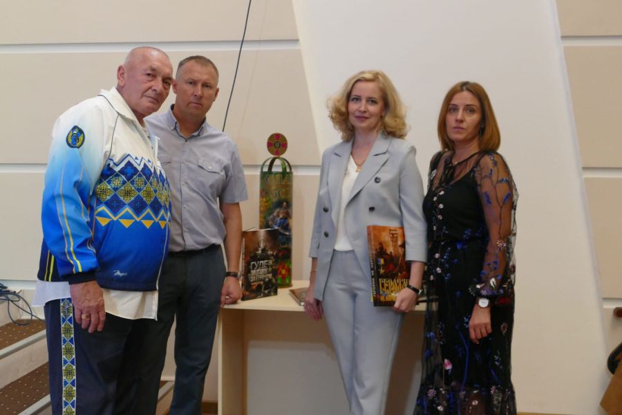 Родини полеглих Героїв-спортсменів отримали книги у подарунок