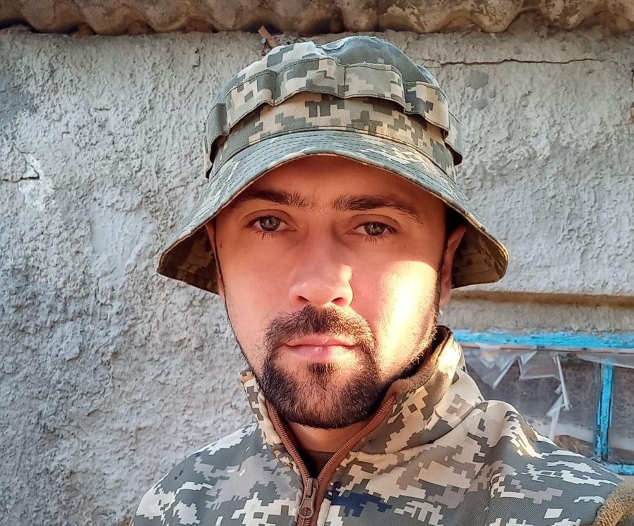 Віталій Слезюк ціною власного життя, неодноразово мавши контузії, рятував життя побратимів