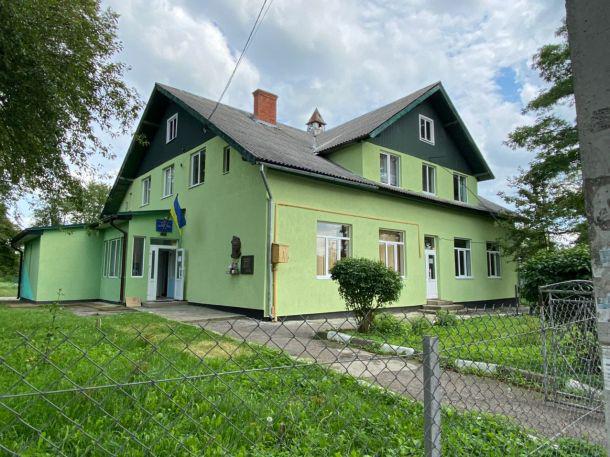 Унаслідок негоди і протікання даху закладу було завдано суттєвої шкоди