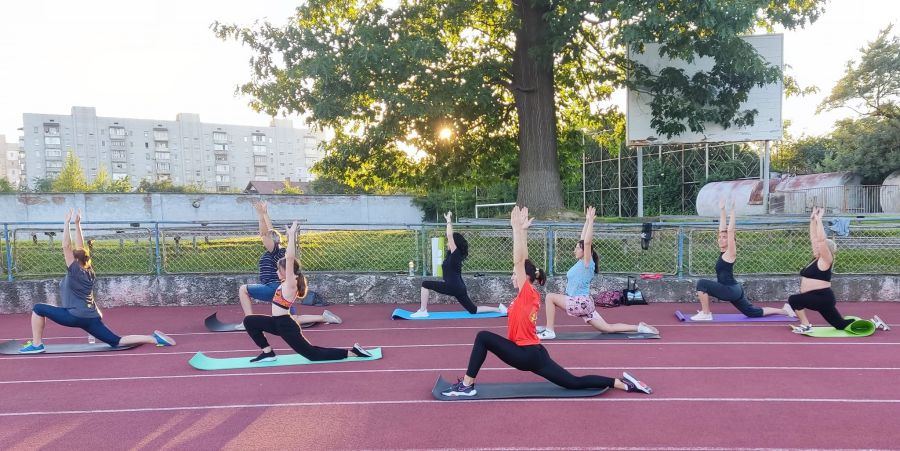 Заняття відбуваються на міському стадіоні ''Хімік''. Фото: "Активні парки Калуш"