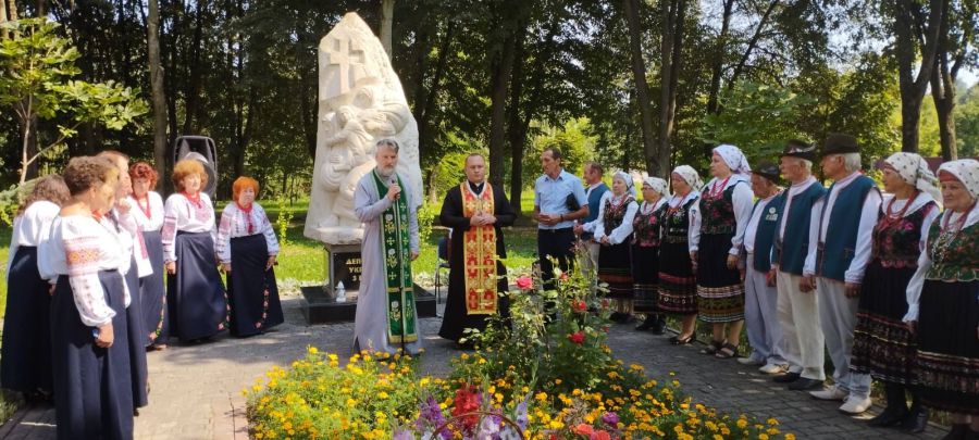 На фестивалі можна було придбати військові трофеї.