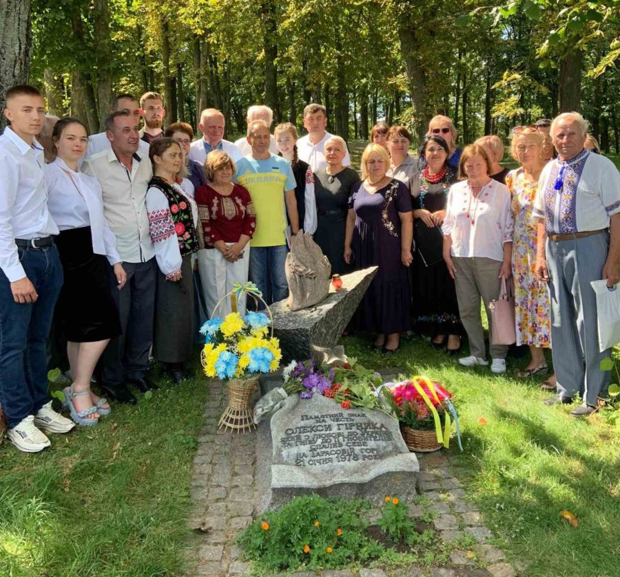 Разом з акторами Канів відвідали син Героя, Євген Гірник