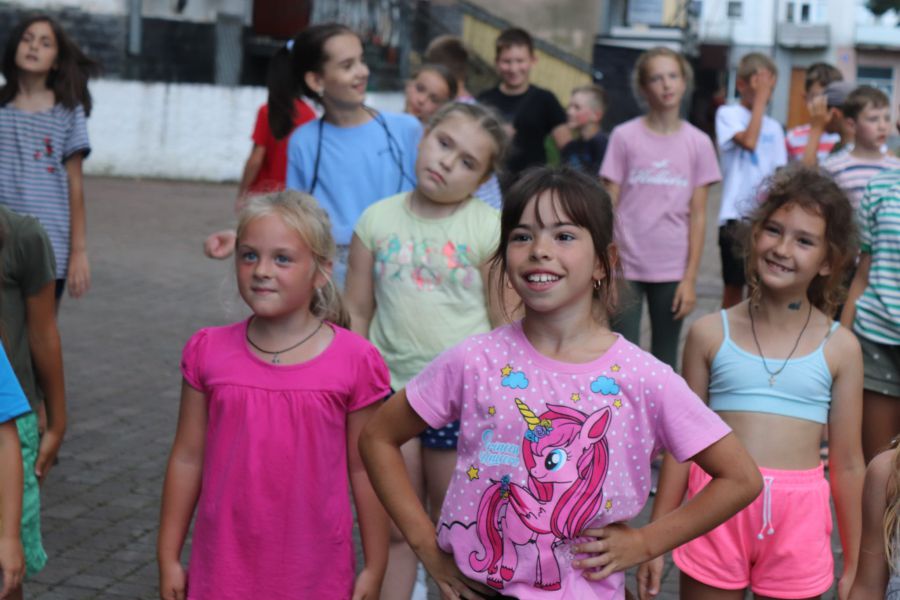 До програми змагань увійшли: руханка, стрибки через скакалку, естафета та стрибки у довжину.