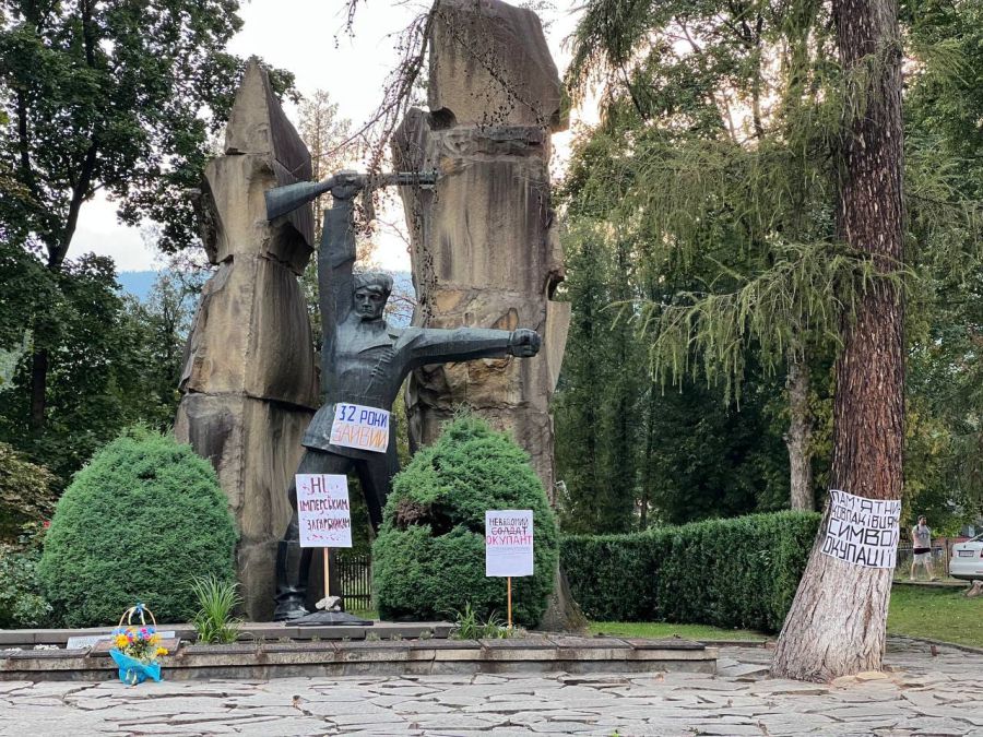 У Яремчанській міській раді наголосили, що працюють над демонтажем у правовому полі. Фото: Роман Біланюк