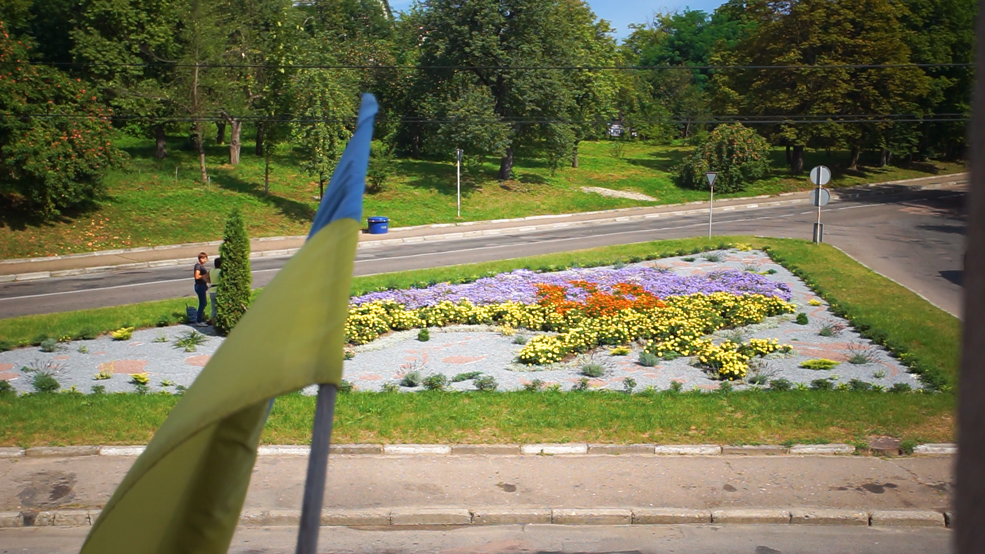 Клумба у формі мапи України буде мати вигляд і взимку, а квіти будуть цвісти до перших морозів