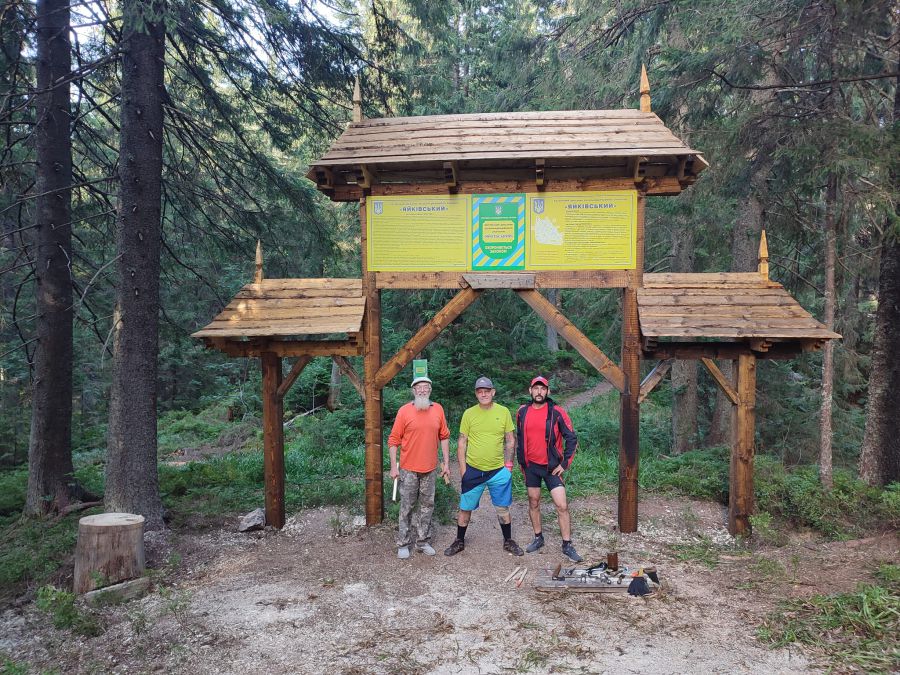 Браму вдалося відновити влітку впродовж трьох акцій. Фото Василь Фіцак