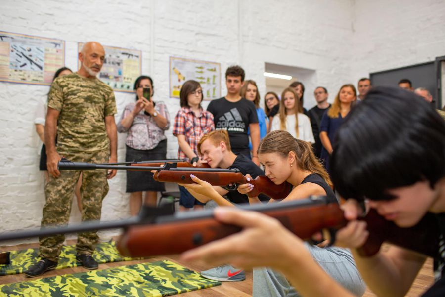 Дітей навчатимуть поводитися зі зброєю, що важливо у воєнний час