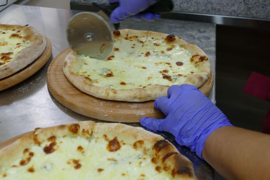 10% з кожного чеку в соціальній піцерії будуть спрямовуватися на благодійність: Фото міська рада, Ірина Борачок