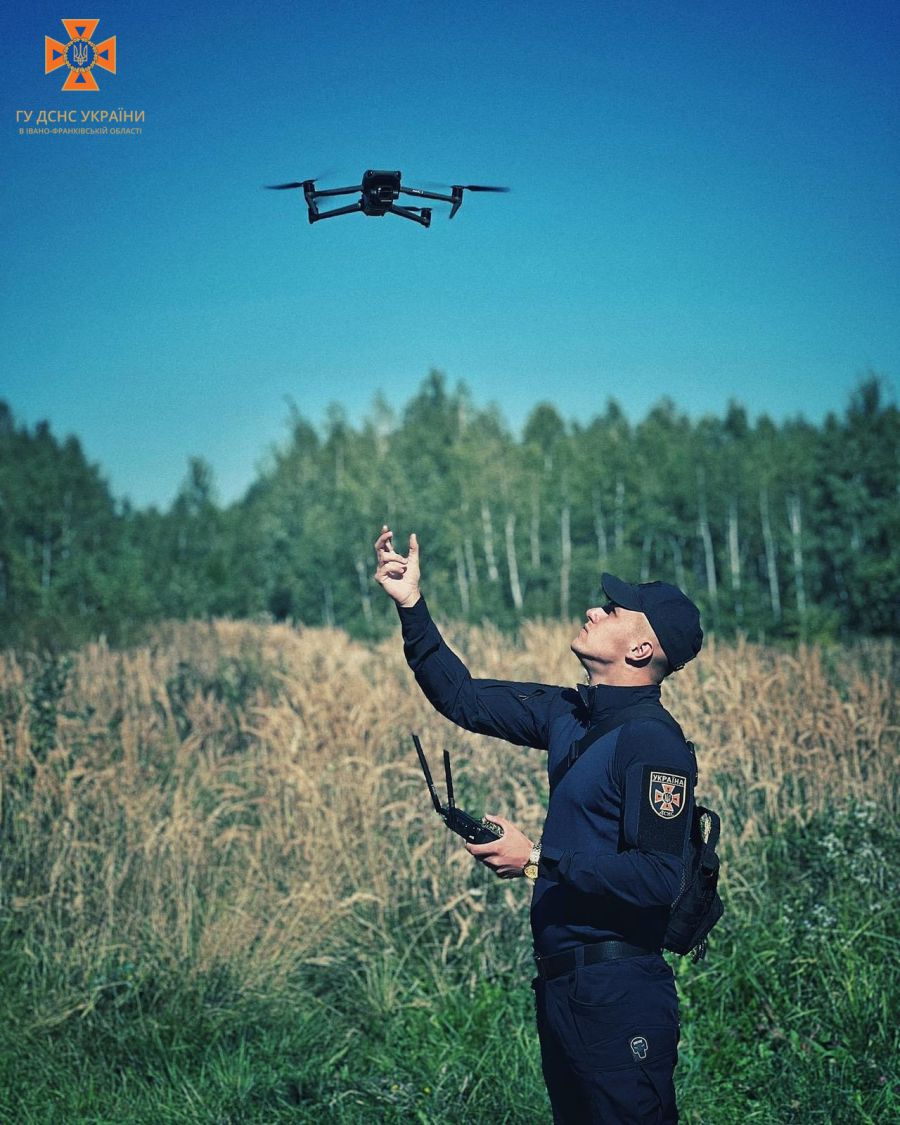 Рятувальники вчилися доставляти постраждалим за допомогою безпілотних літальних апаратів аптечки та засоби зв’язку
