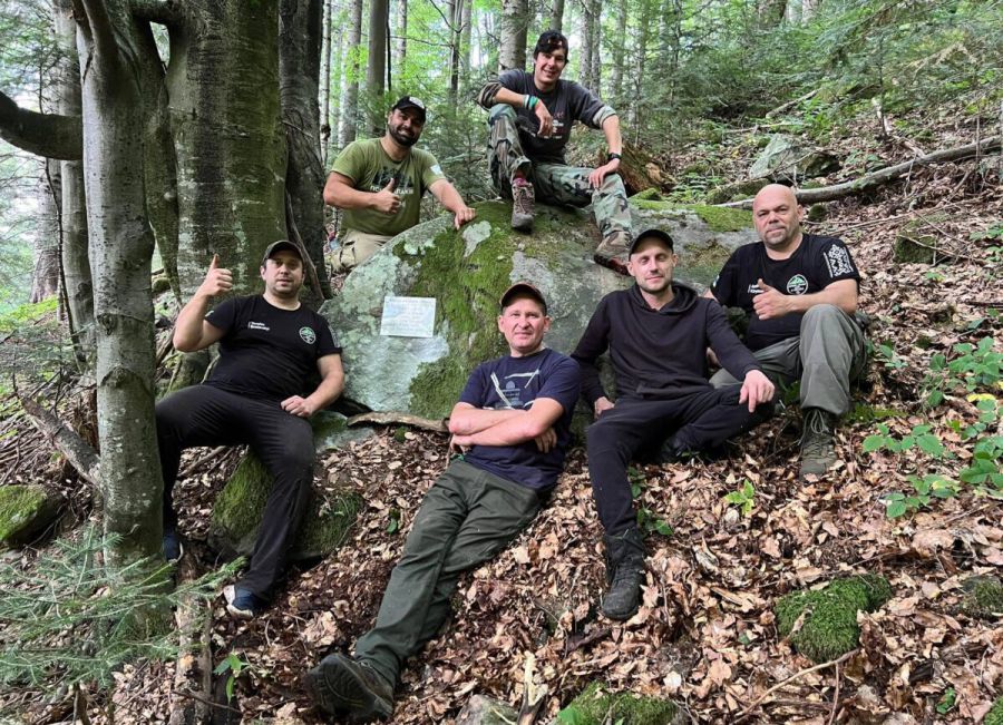 За легендою, після падіння літака все в лісі горіло три дні