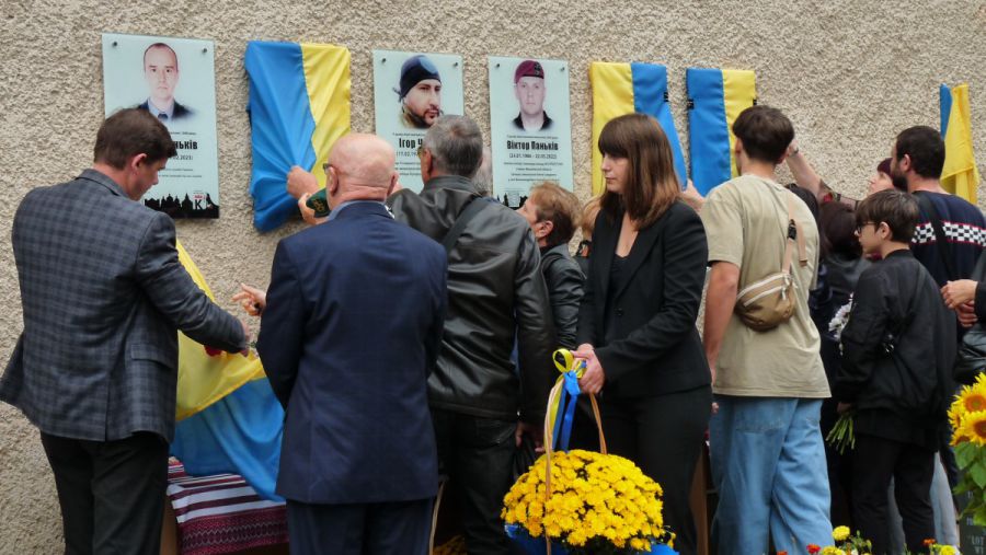 На фасаді ліцею відкрили інтерактивні меморіальні дошки вже шести загиблим Героям-випускникам