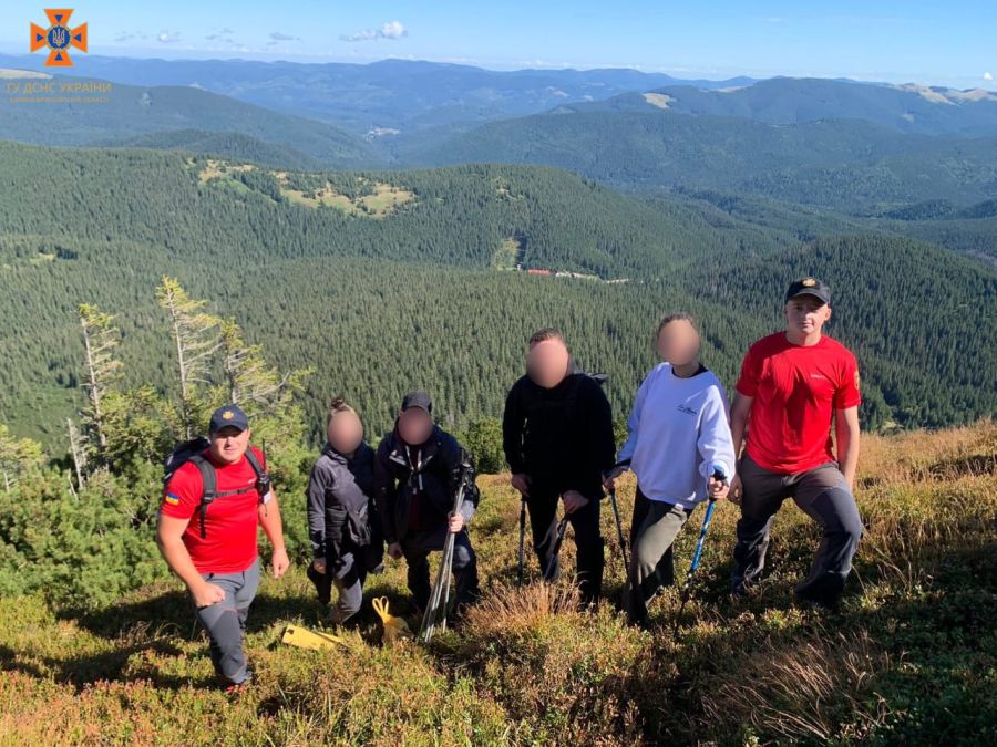 Рятувальники супроводили чотирьох туристів до національної спортивної бази "Заросляк"