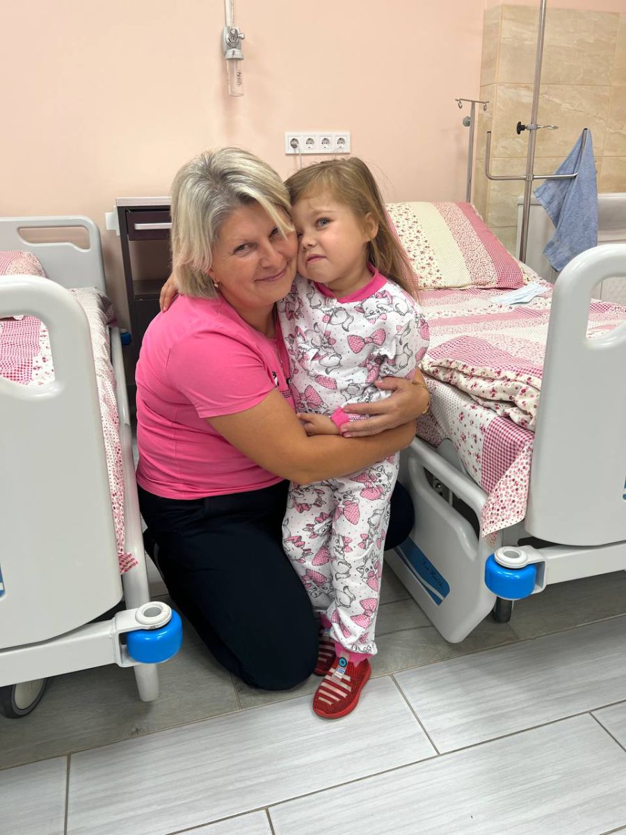 Шанс на одужання маленькій Сніжанці подарували батьки 9-місячної дитини з важкою хворобою печінк