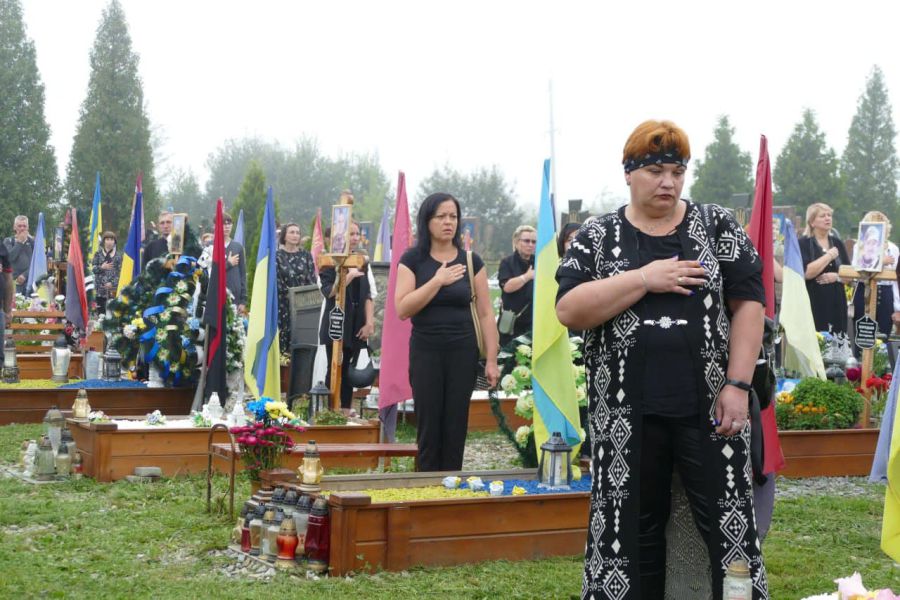 За п’ять місяців було виділено допомогу 34 сім’ям на 1,7 млн гривень для встановлення надгробків. Фото: міська рада