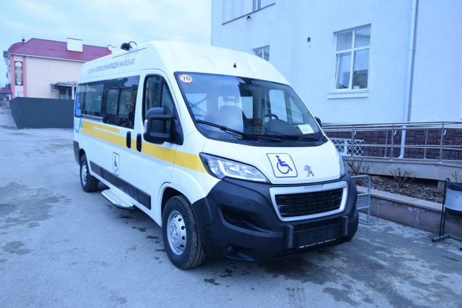 Ілюстроване фото. Люди можуть безкоштовно дістатись потрібних установ.