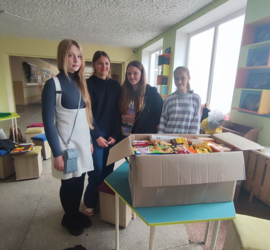 Коробки з подарунками уже поїхали до воїнів на передову