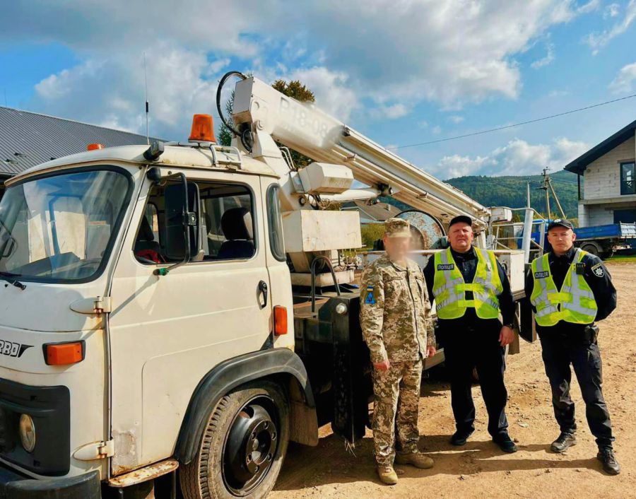 Транспорт був ввезений на територію України як гуманітарна допомога для подального перепродажу
