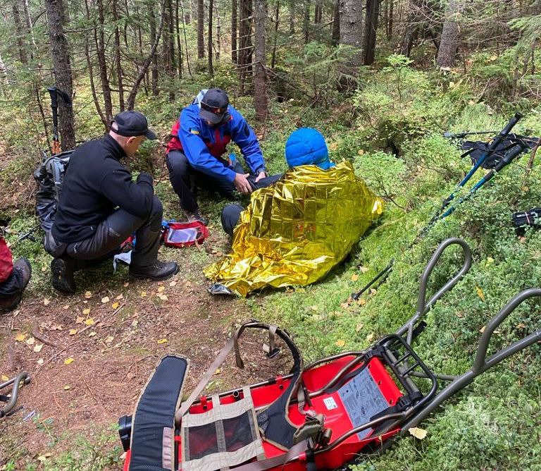 Рятувальники надали чоловікові домедичну допомогу