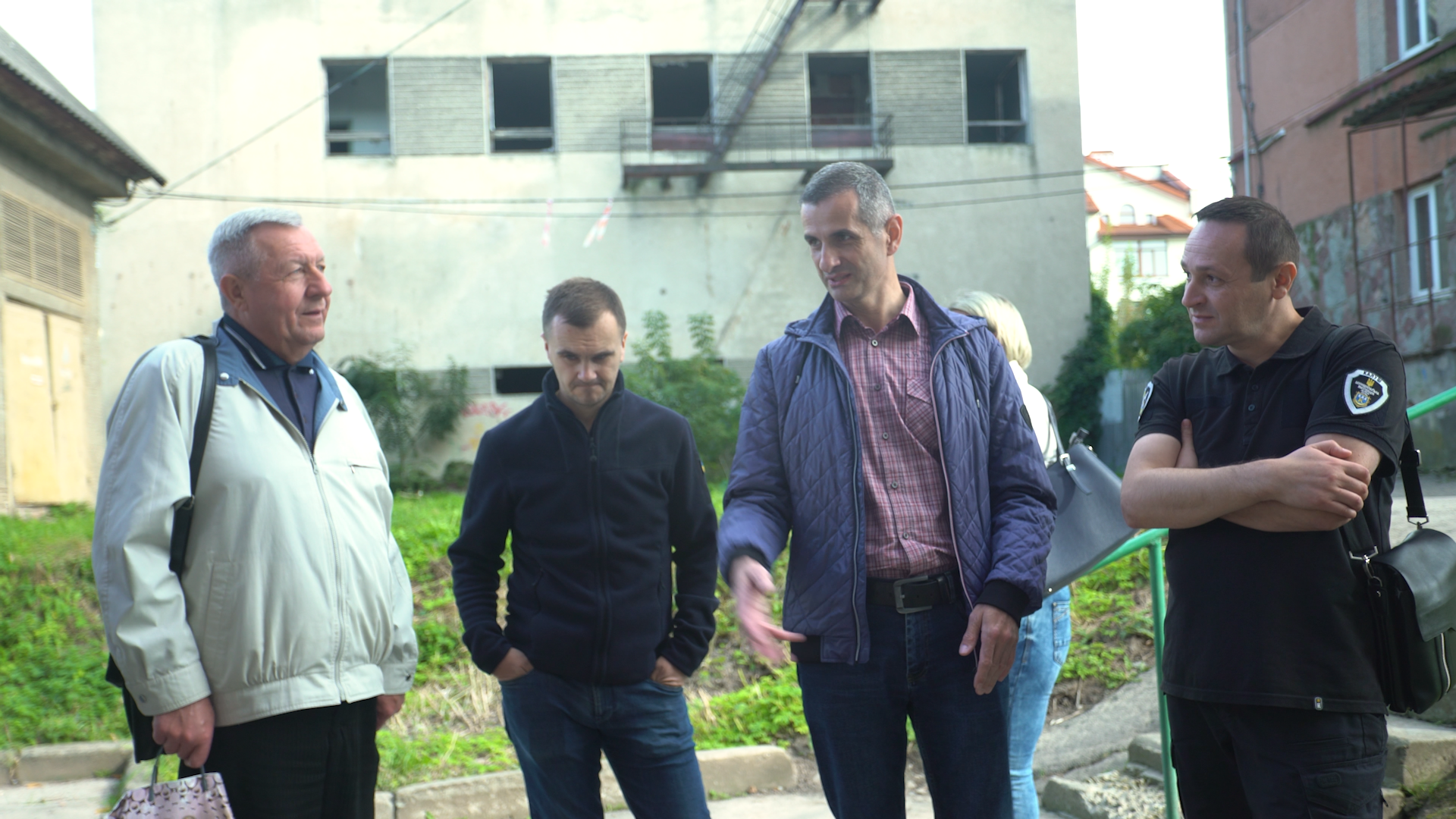 П’ять з восьми виявлених порушень стосуються повністю або частково відкритих люків колодязів та просідань біля них