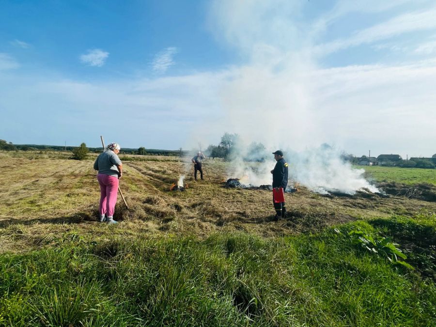 За паління сухої трави передбачена адміністративна відповідальність