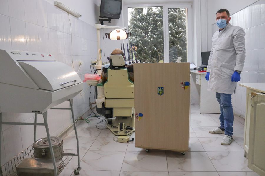 Ілюстроване фото. Минулого року під час відключень світла працівники стоматполіклініки брали відпустки