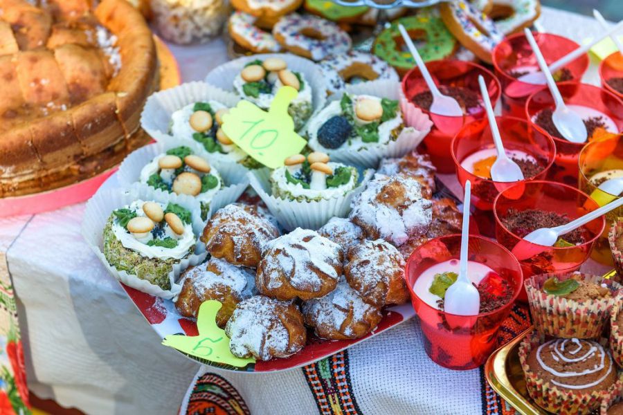 Ілюстроване фото. Благодійна акція об'єднала учнів, вчителів та батьків